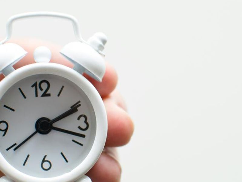 Basic time: Time - French lesson