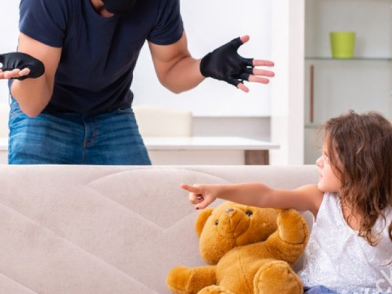 Hostage Negotiations: Hostage: A Pizza Delivery Guy - French lesson